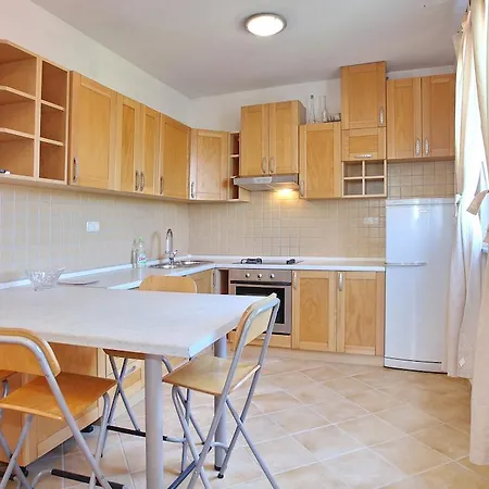 Apartment Maivjo *